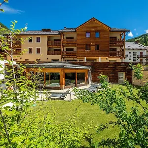 Madame Les Balcons Du Viso Abriès